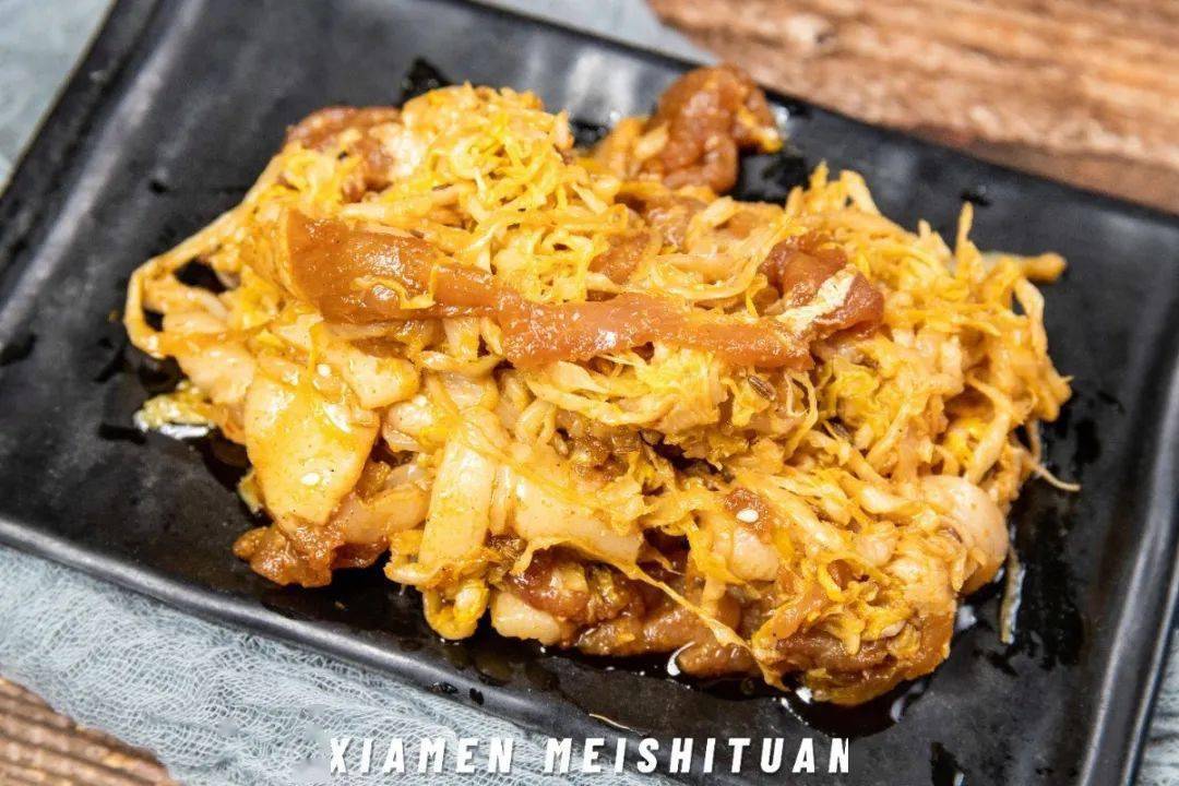 吃东北烤肉最经典的就是这盘 酸菜五花肉,没吃过的都不敢说自己吃过