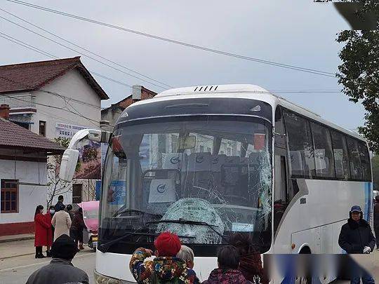 汉中发生一起车祸母女俩不幸身亡