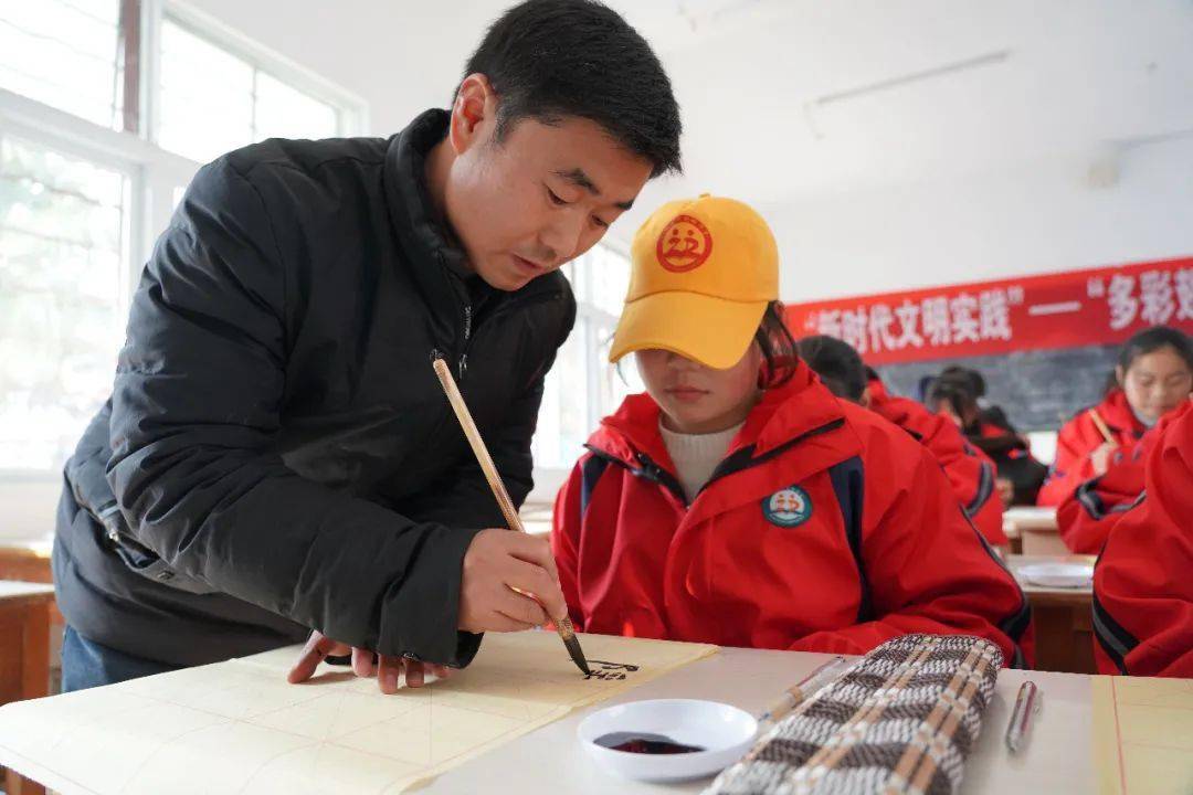 新时代文明实践多彩翅膀艺课堂走进赵墩中学