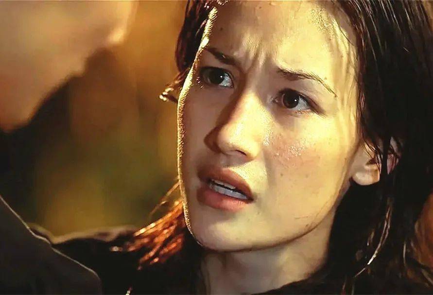 刚取消婚约就爆出新欢?41岁女星李美琪晒近照,无名指大钻戒抢镜