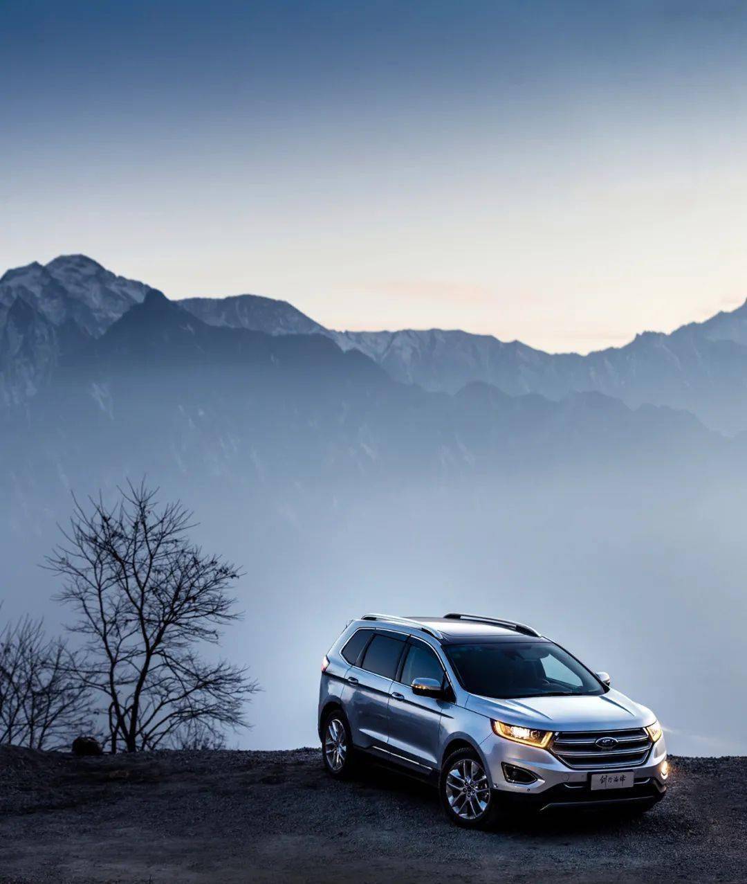 真车尤其在很多年前去了西藏独自旅行,拍了很多以假乱真的"车景大片"