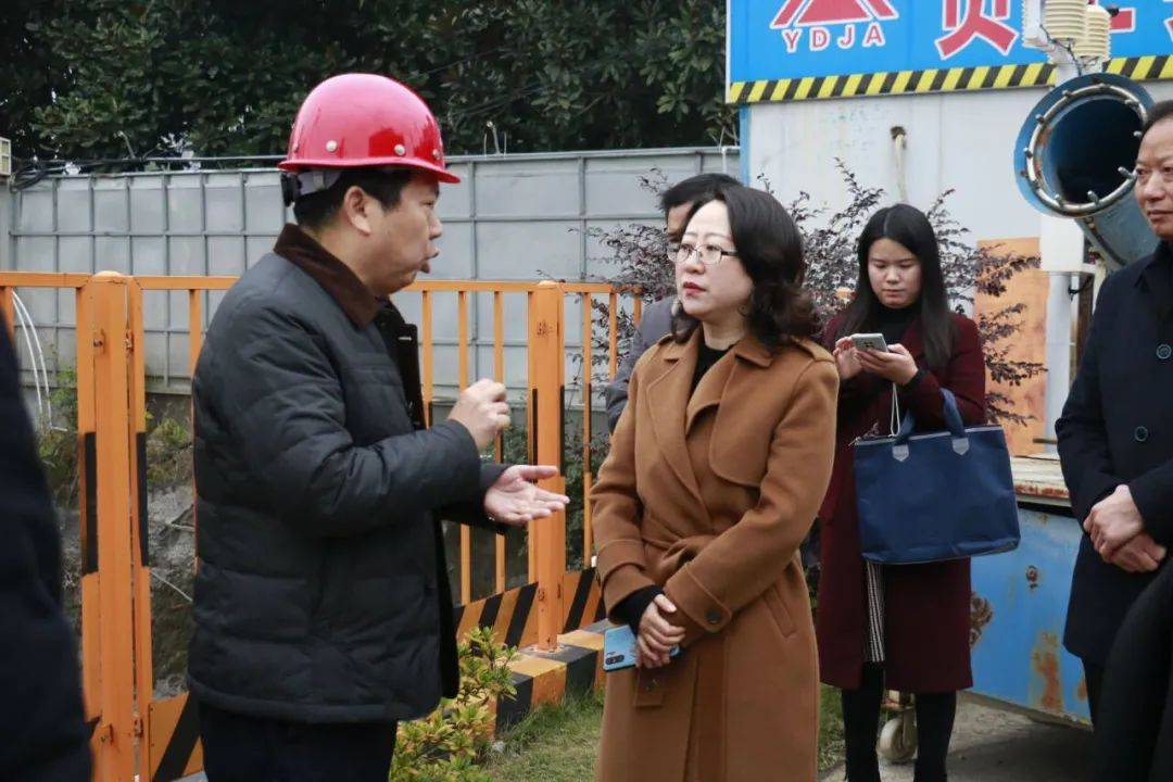 12月9日上午,永定区委副书记程漫深入张家界旅游学校,张家界国光实验