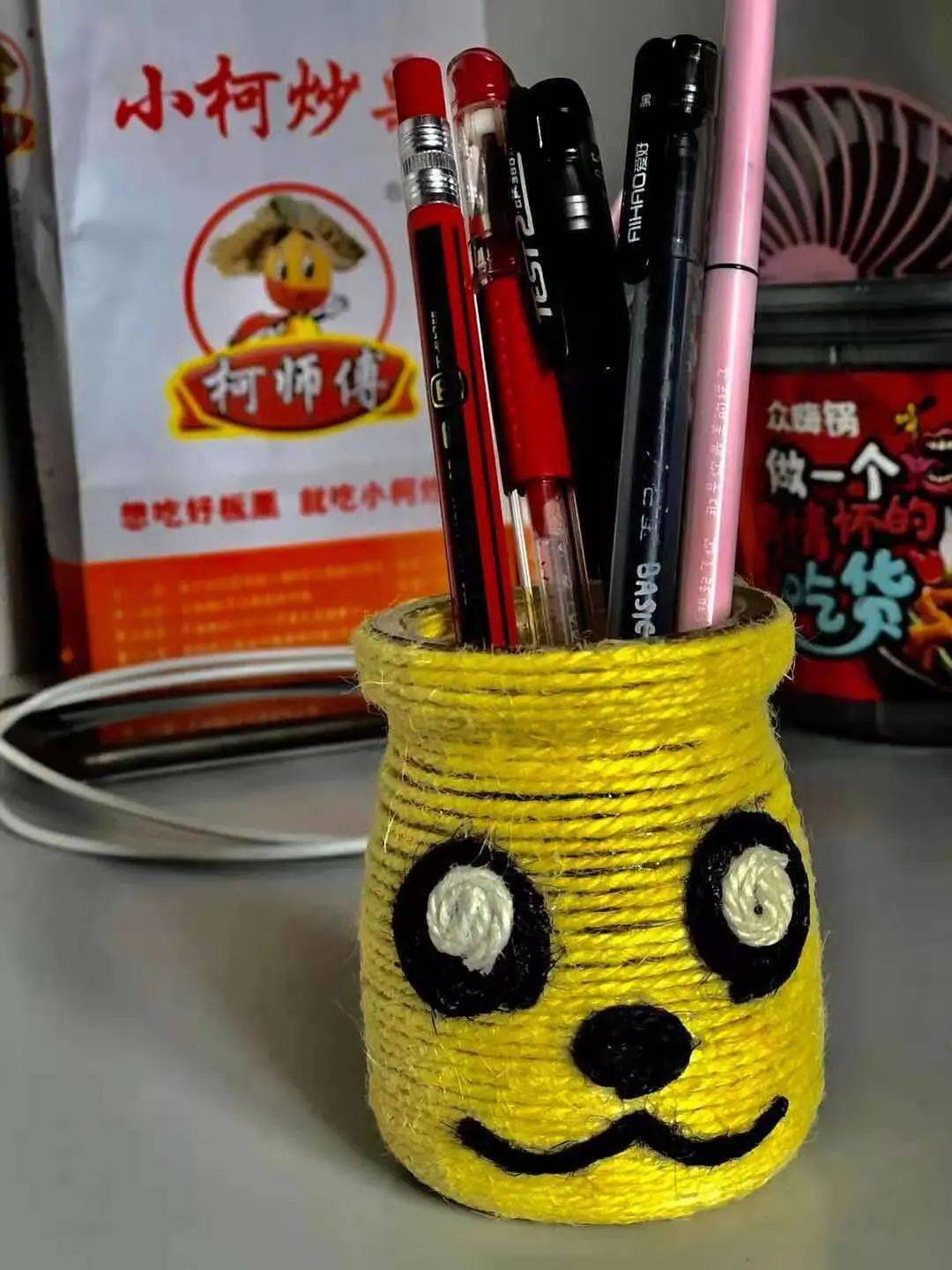 它们既可以装饰我的桌面,又可以起到实际用处,为我买笔筒省下一些开支