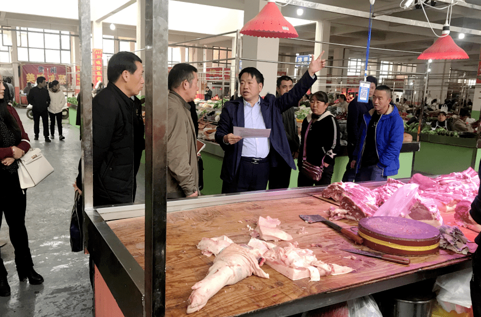 宣威小西门双圩路口2个零散市场被取缔宣威丰华开始整治广场打扑克