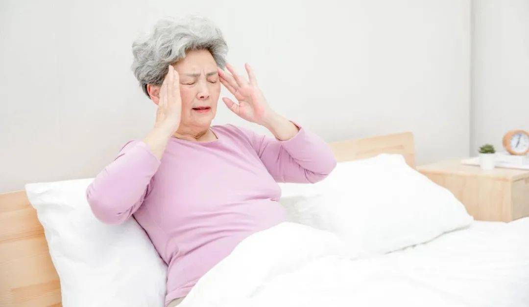 经常感到头晕目眩可能是耳朵里的石头掉了