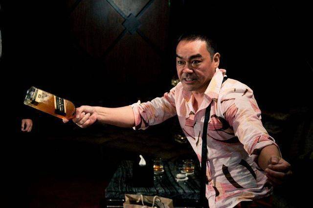 还有一条线是高级督察张方正的太太,她看到楼价急升,希望购买一套房产