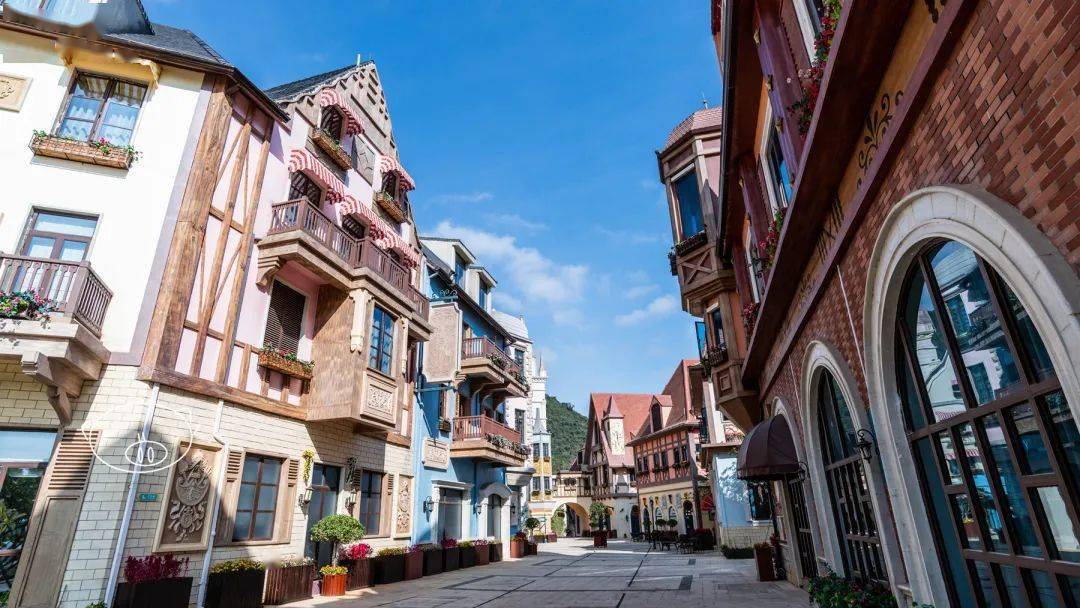 【茶与巧克力小镇】创意灵感来自千年岭南古邑文化,融合英伦风情建筑