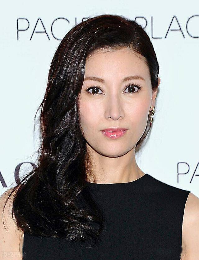 李嘉欣她的魅力现形了从头美到脚