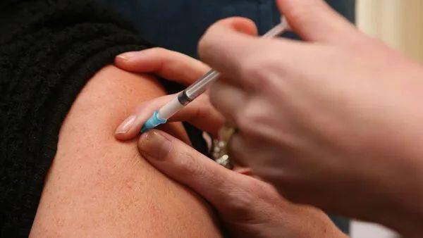 在爱尔兰强制要求接种疫苗已有先例,当天花疫苗问世后,爱尔兰曾实行