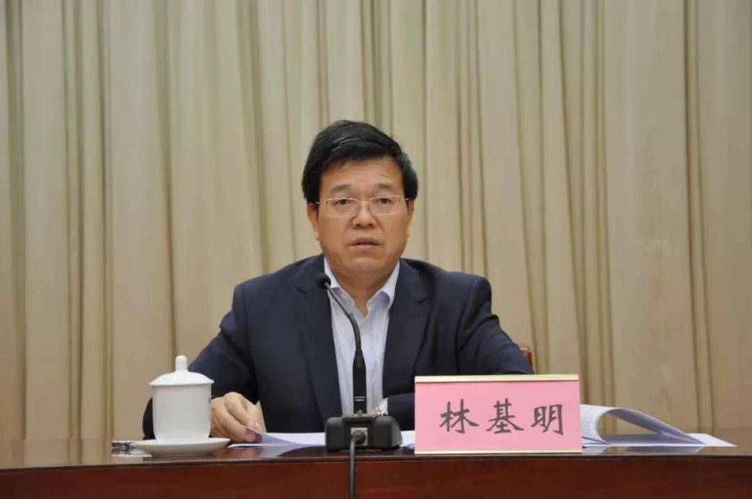 讲话,玉林市人民政府副市长邹宇鹏出席会议并代表我市作改革经验发言