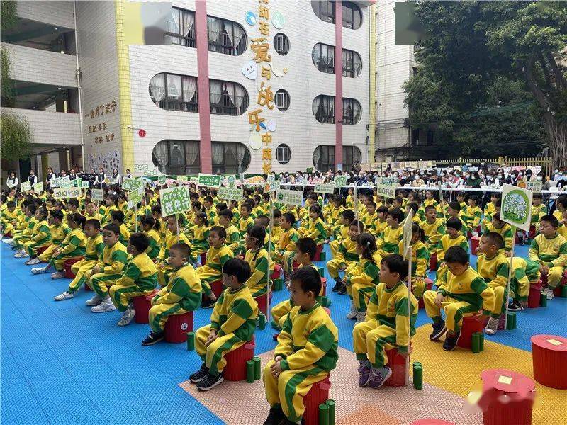 当天出席的嘉宾以及桂城辖区内五大集团幼儿园的负责人在此签名支持和