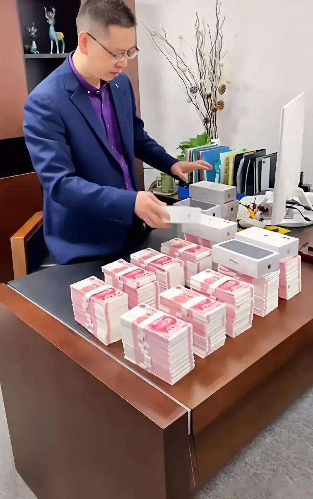 潮汕某玩具厂奖励工龄三年以上员工1万元和1台苹果手机