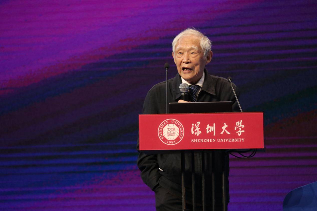 颁奖仪式后,冯燕春将军和陈国良院士做了精彩报告,探讨了我国网络安全