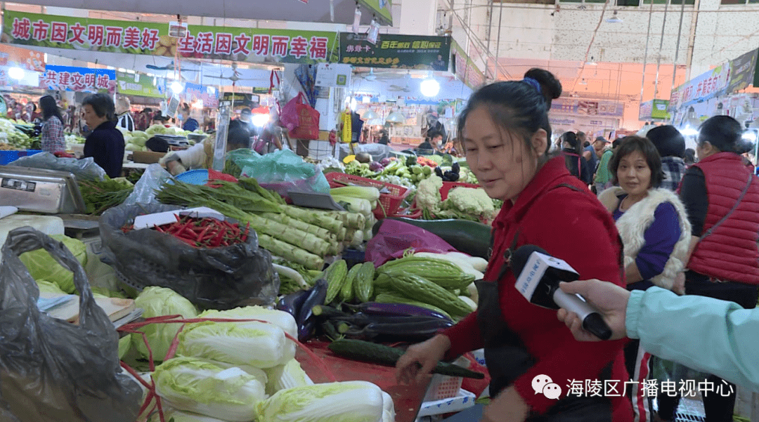 闸坡农贸市场菜叶垃圾杂物满地 环境卫生差