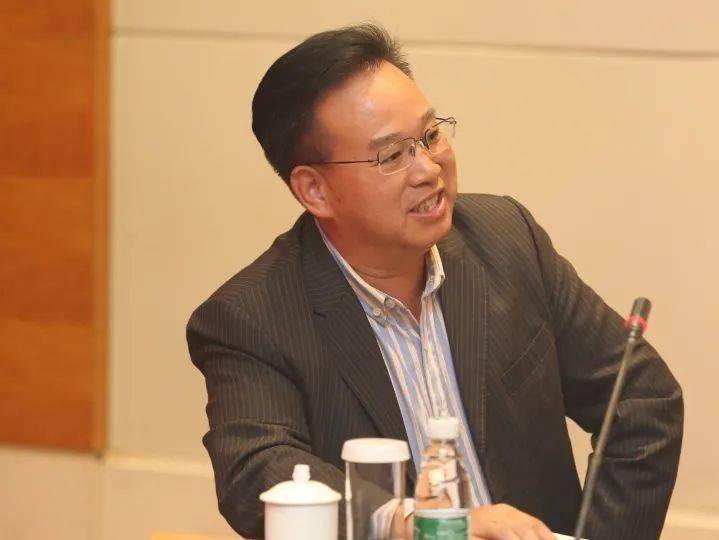 新雅建设董事长甘庆新深装协副会长郑鑫最后,中装协马挺贵名誉会长和