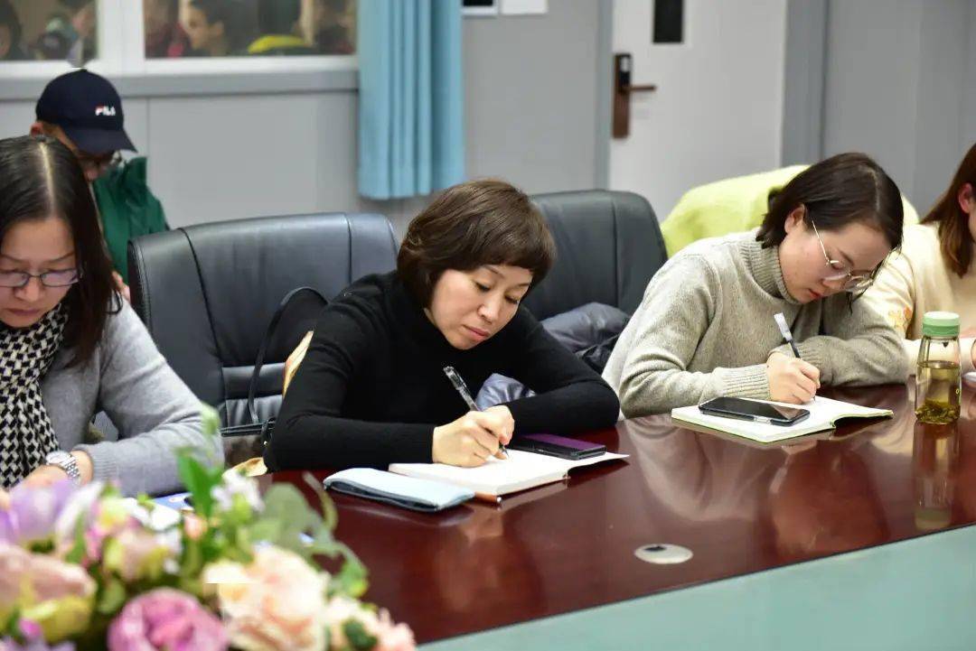 直通校园做优秀的中层管理者银城小学中层培训扩大会议