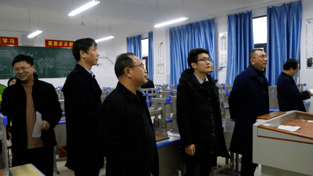 临川二中实验学校举行教师粉笔字大赛实验高一举行物理规范答题比赛