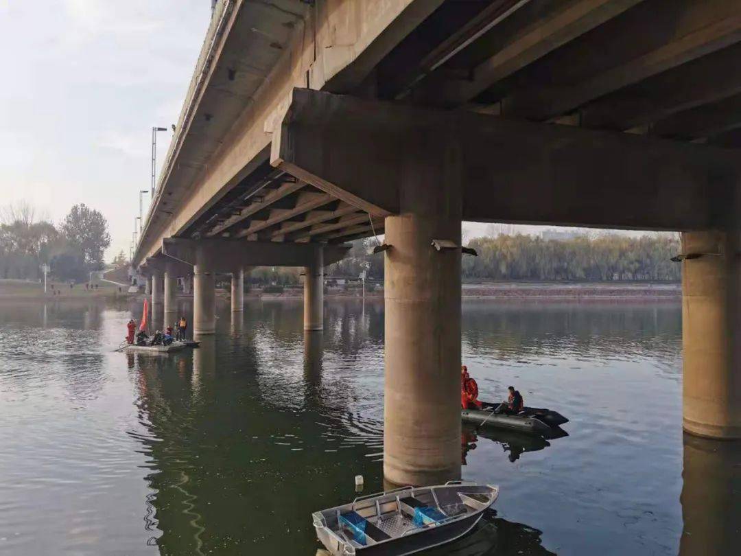 漯河今天上午一22岁姑娘从金山桥跳下!