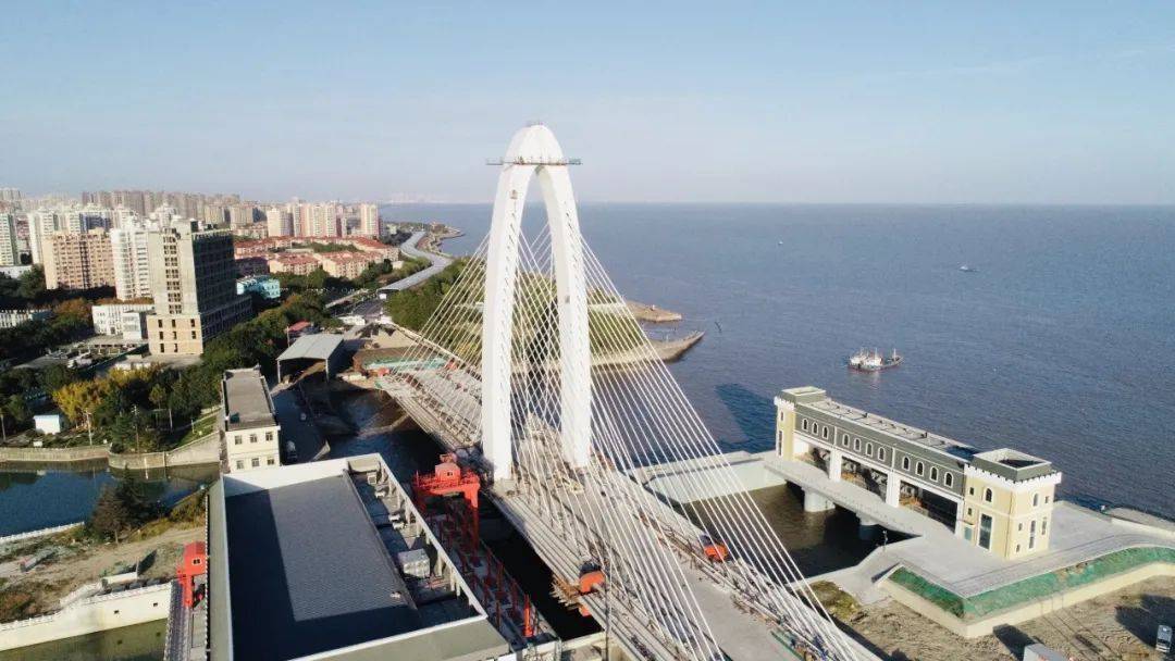 一桥飞架贯长虹 浦兴路桥再添彩 ——浙江海盐滨海大桥主桥合拢