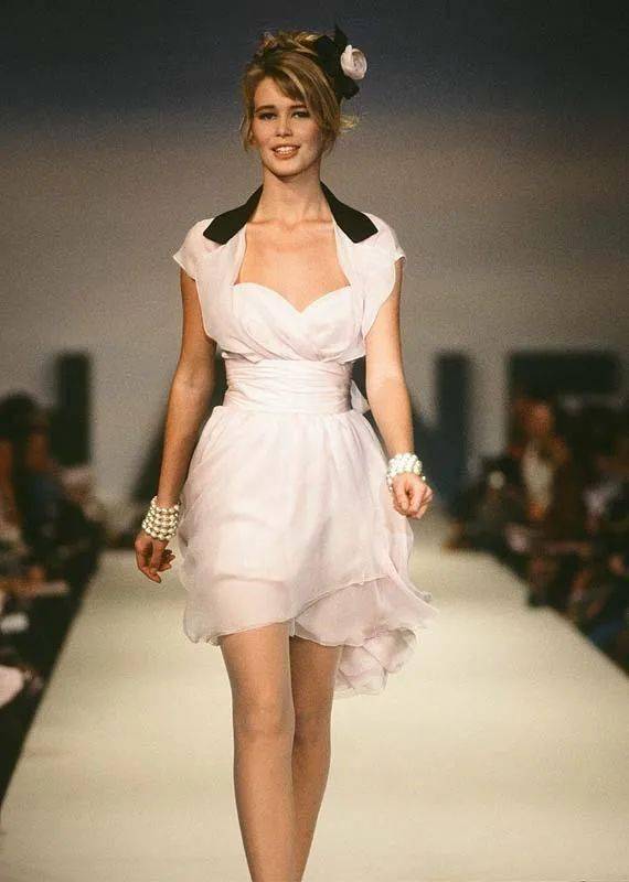 超模故事一起看看人间香奈儿claudiaschiffer雪花娘娘的奇幻人生