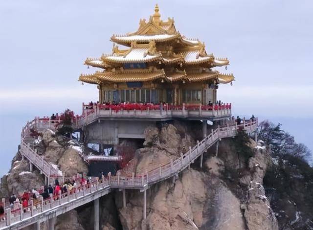 河南老君山景區因泡麵走紅結果滿地垃圾商家根本掃不過來