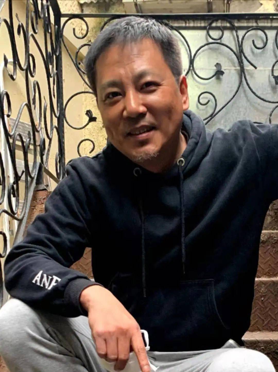 刘浩(饰 冯雪峰)王洛勇(饰 鲁迅)杜光祎(饰 殷夫)刘鹏(饰 李伟森)