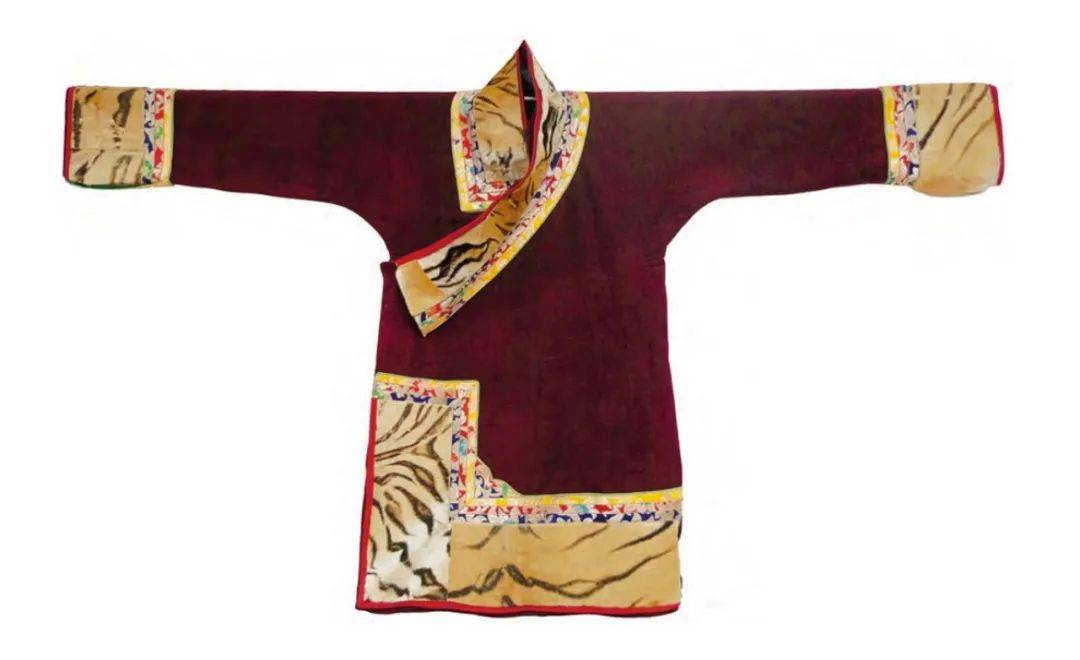 甜野男孩火了他身穿的藏族服饰了解下