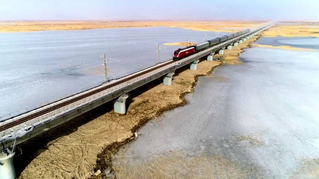 【五个确保,五个见实效】格库铁路"摆渡人"的高光时刻_刘万辉