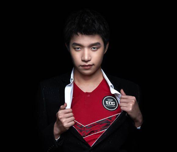 厂长复出引爆lpl圈内,uzi瞬间懵了!姿态直播一语太扎心了