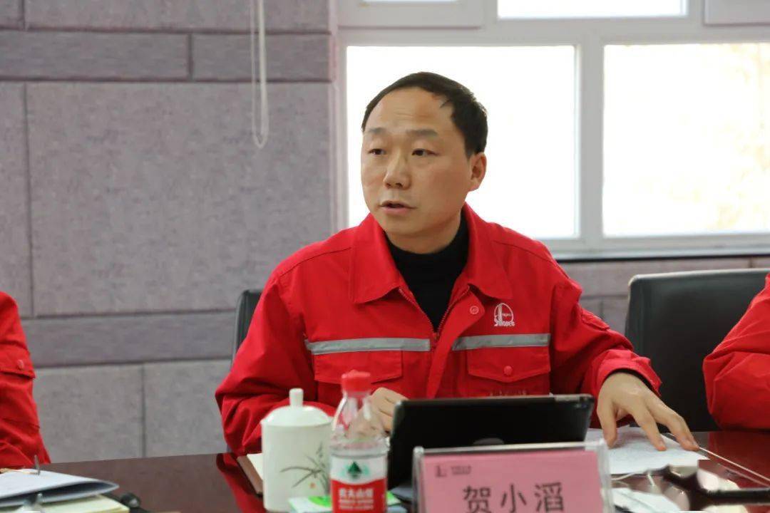 头条速围观西北石油局有限公司执行董事党委书记张煜到采油二厂进行