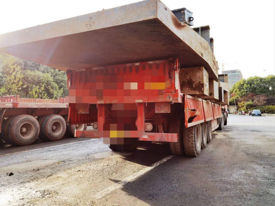 这辆"百吨王"在港城落网_手机搜狐网