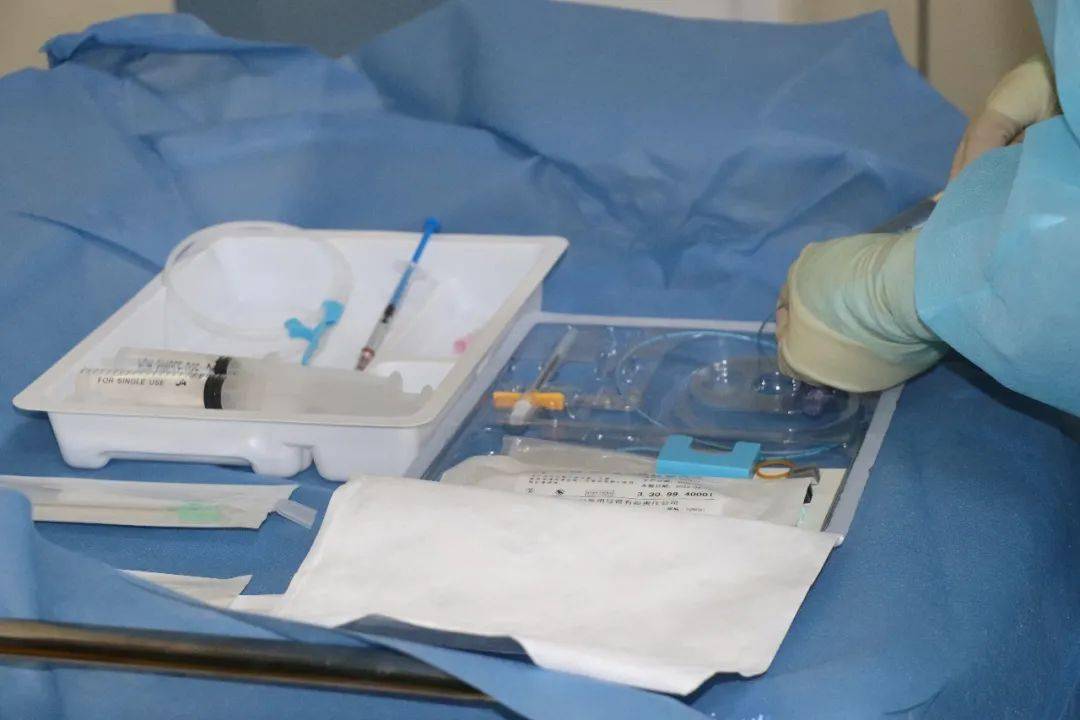 我院顺利开展县域内首例picc置管术