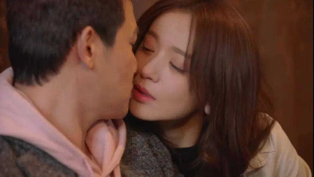 《只为那一刻与你相见》前女友吻陆毅被李一桐撞见,大写的尴尬!