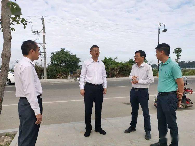 县委书记易鹏同志深入黄流镇调研指导工作