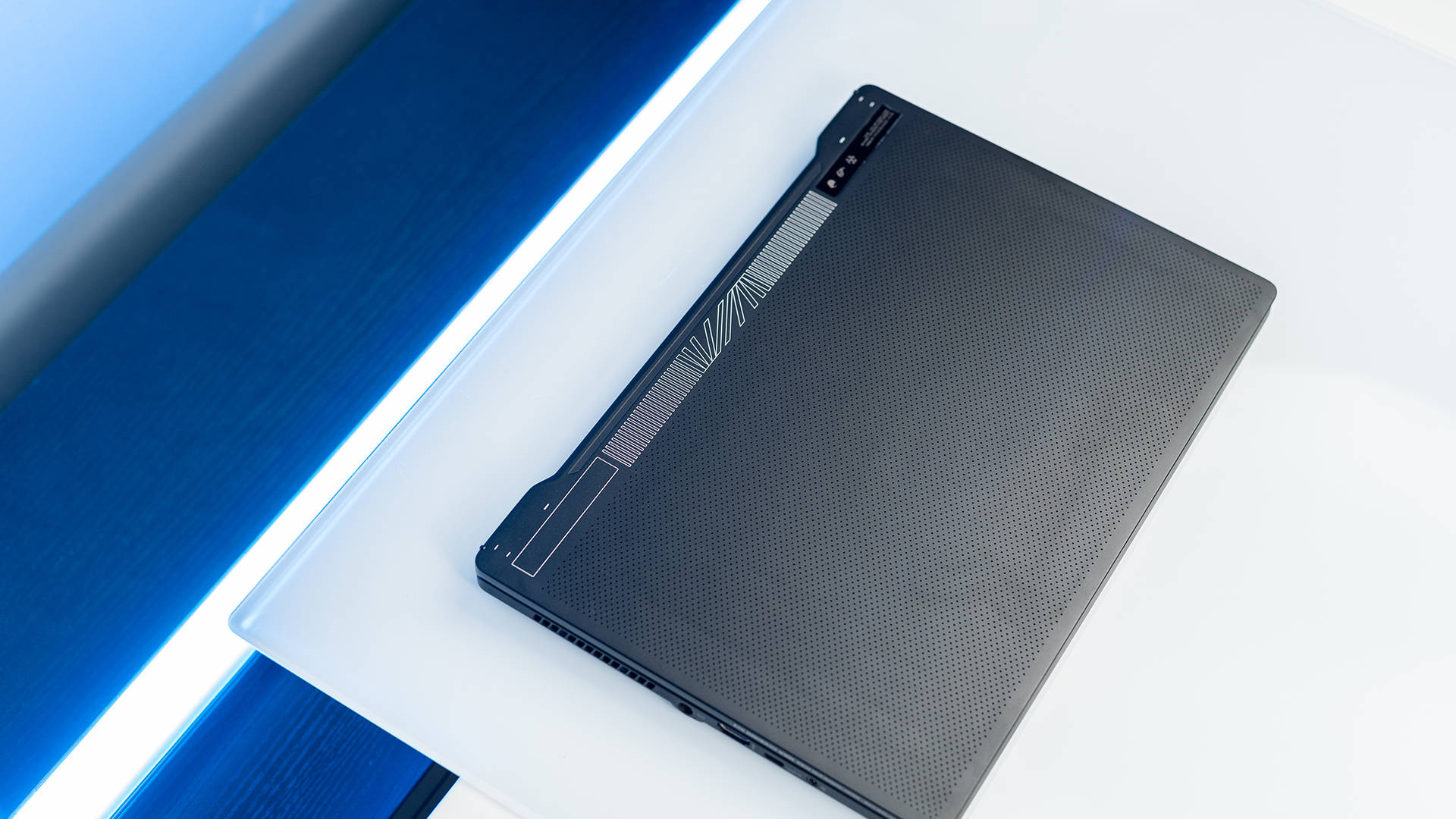 锐当一面 光显矩阵加持!rog幻14-acrnm限定版