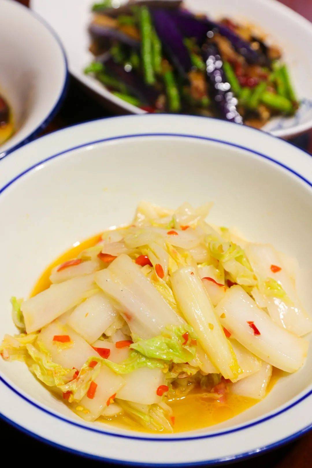 剁椒牙白经过师傅的魔手茄子豆角/剁椒牙白经过爆炒变的符合湖湘人民