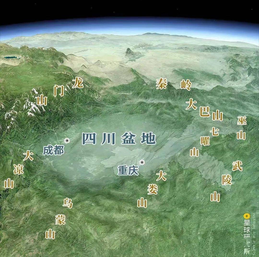 山城重庆,地处四川盆地东部边缘丘陵地带,四面群山环抱,是夏日的