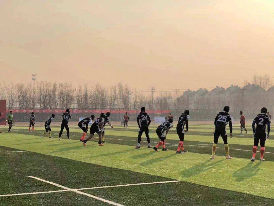 市淄川中学39-17战胜日照队,华侨中学36-0零封济南磐石橄榄球俱乐部