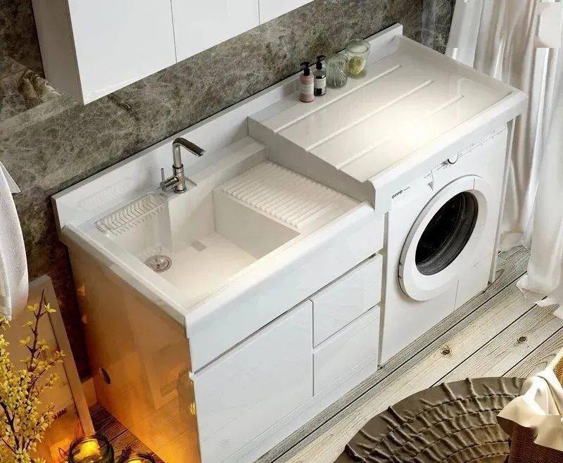 例如:以往我们看到的洗衣机加洗手池的组合,都是左边水池右边洗衣机
