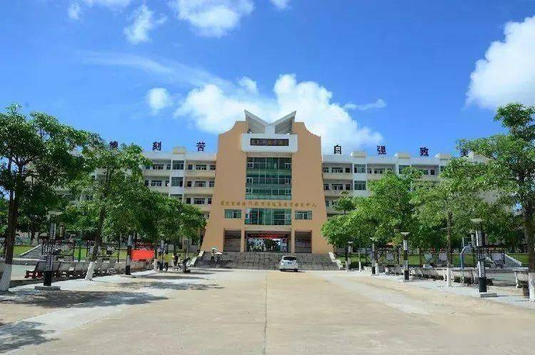 家校共育琼海市长坡中学召开2020年秋季家长会