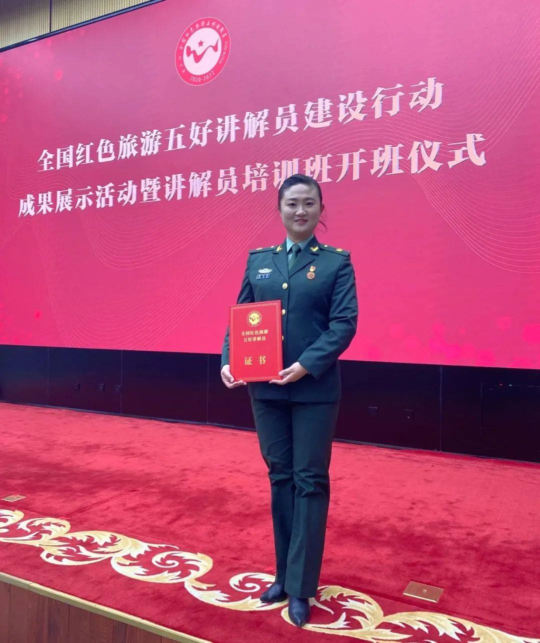 道德模范金牌讲解员张雨潇你就像个小太阳把我们都温暖了