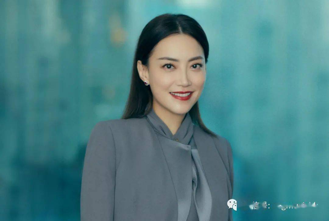 霍汶希连获两个年度大奖 解读独立女性魅力_手机搜狐网