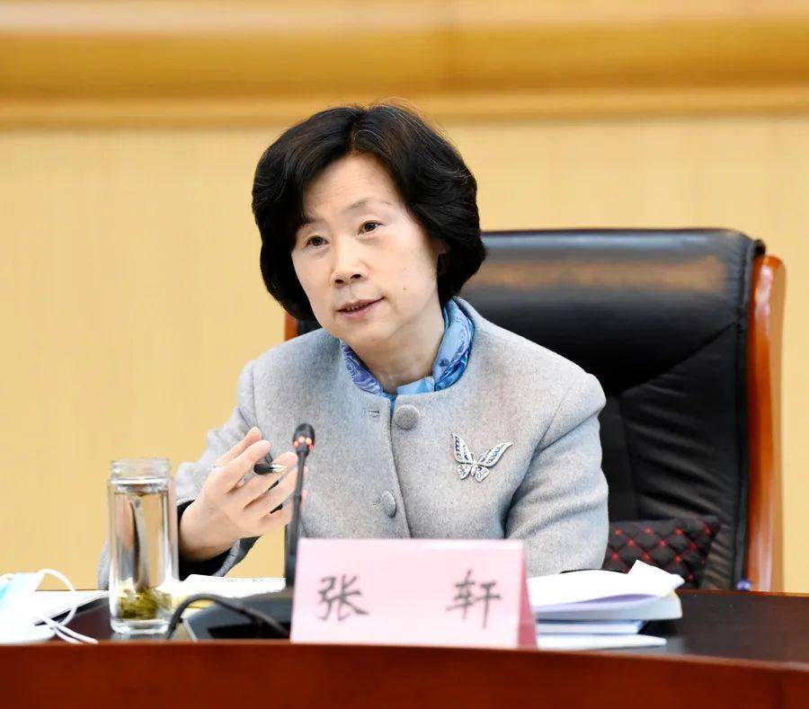 "张轩指出,公民导刊杂志社始终坚持正确的政治方向和舆论导向,在主题