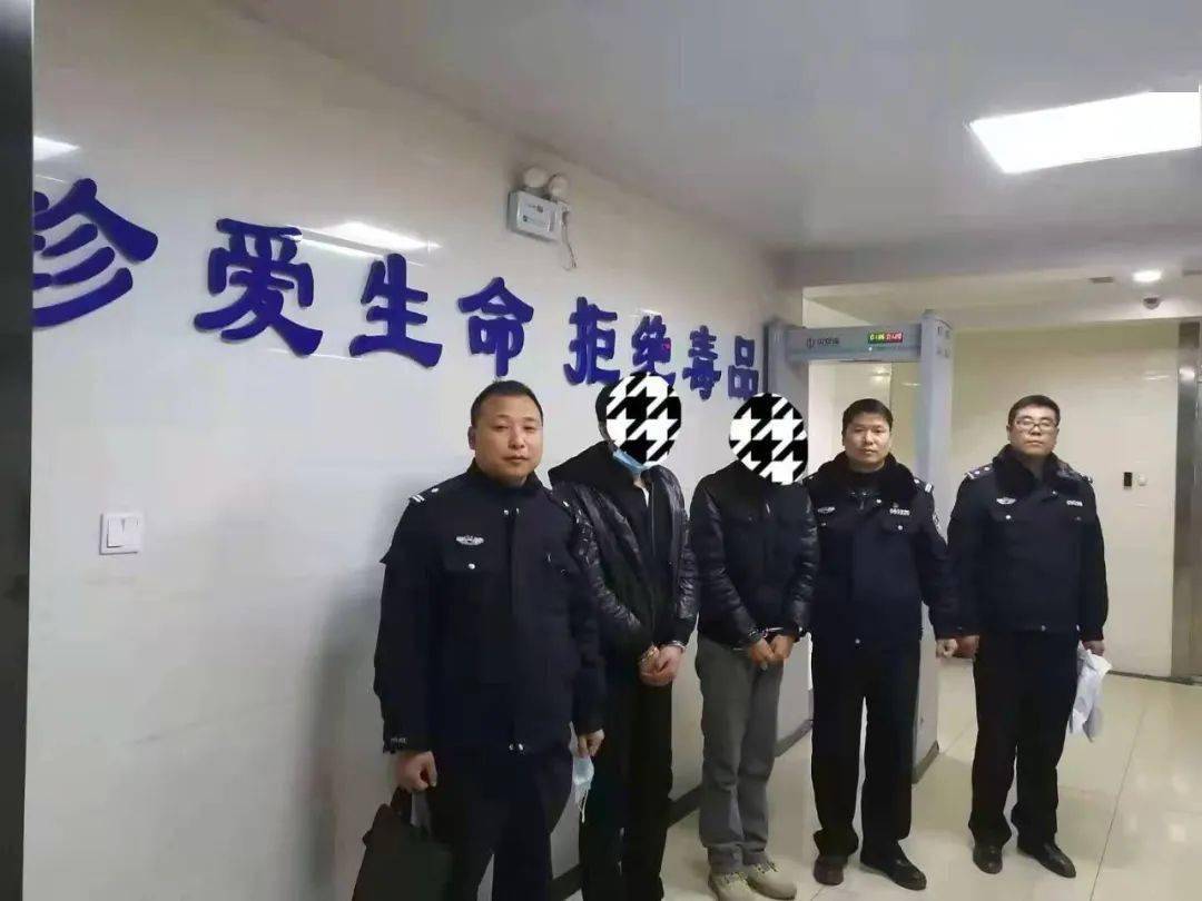 12月16日,蓝田县公安局文姬路派出所联合禁毒大队民警,经过多日蹲守