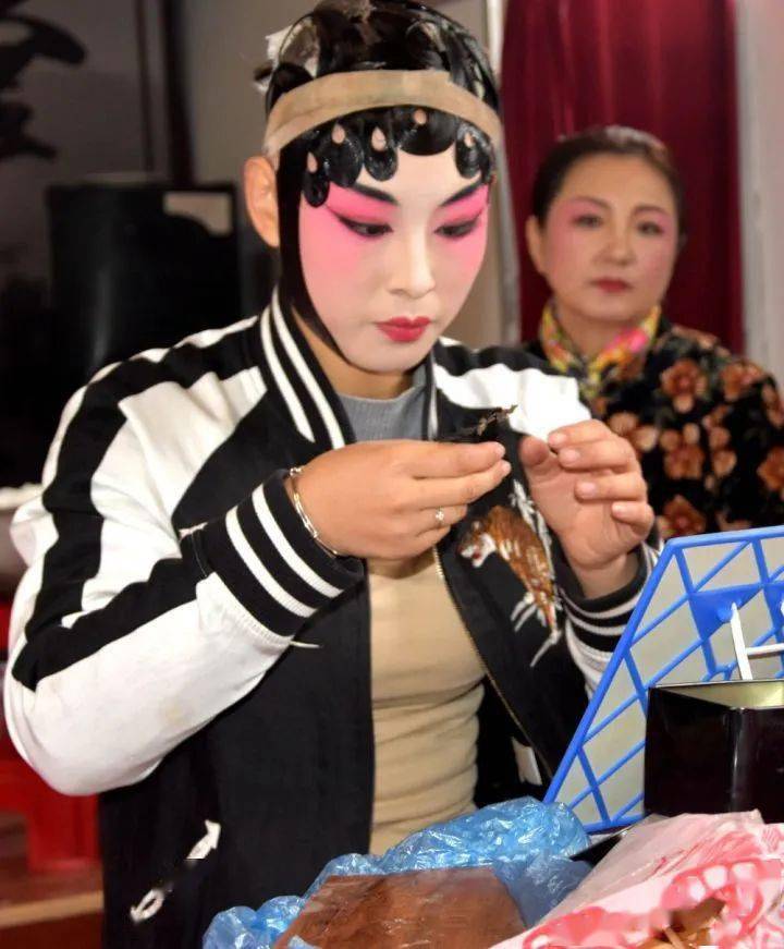 新华社记者 高博 摄近年来,丰润区评剧团陆续排演了《曹雪芹》《小