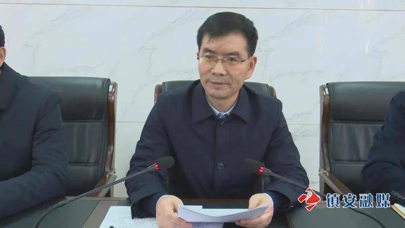 贾小民指出,村(社区)"两委会"换届,是基层政治生活