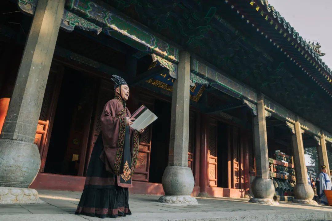 今年祭孟活动仍然由邹鲁礼乐团采用传统祭祀礼仪,伴随着传统礼乐,四佾