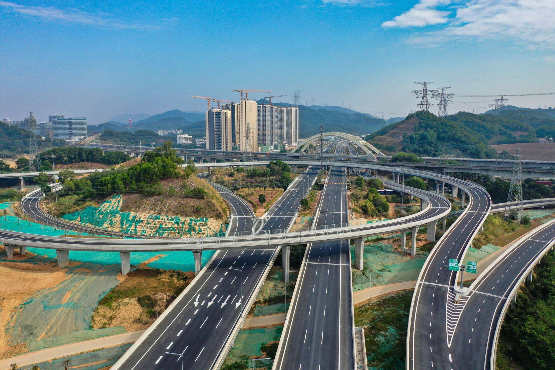 外环高速公路深圳段一期具备通车条件横贯宝安光明龙华龙岗将于月底