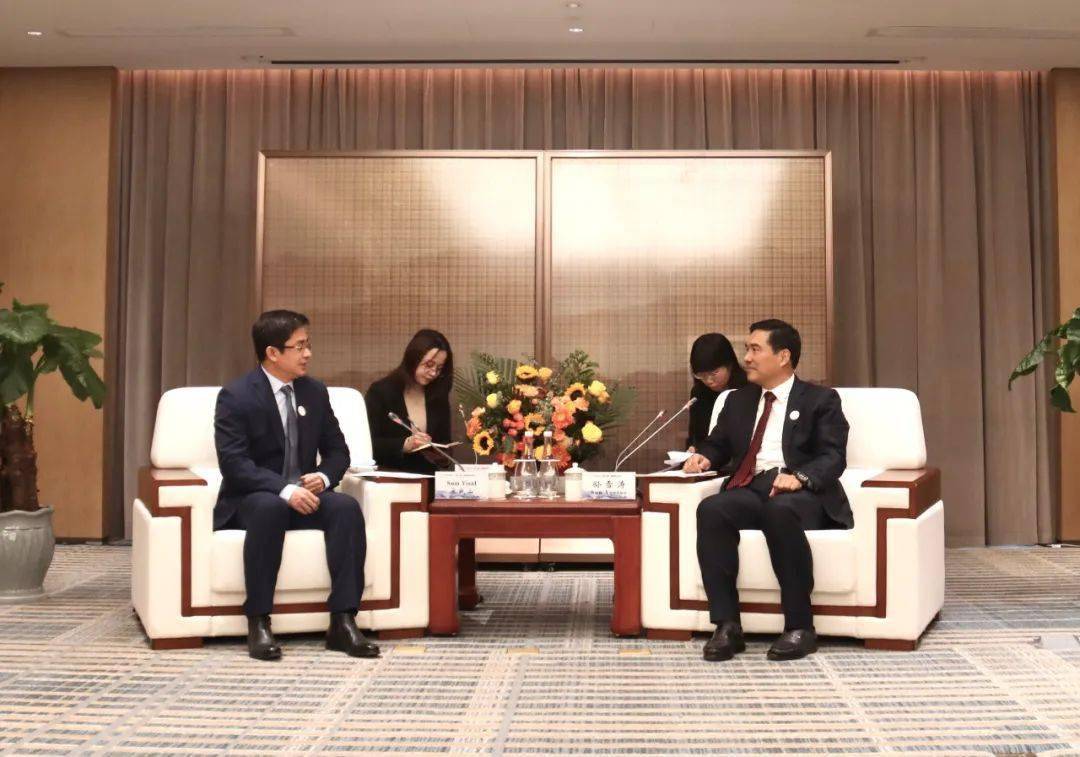 孙伟宋亮孙雪涛分别出席一带一路美丽乡村论坛会见活动