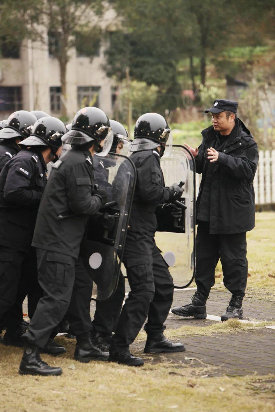 政法在线冬训益阳公安开展应急处突演练集训